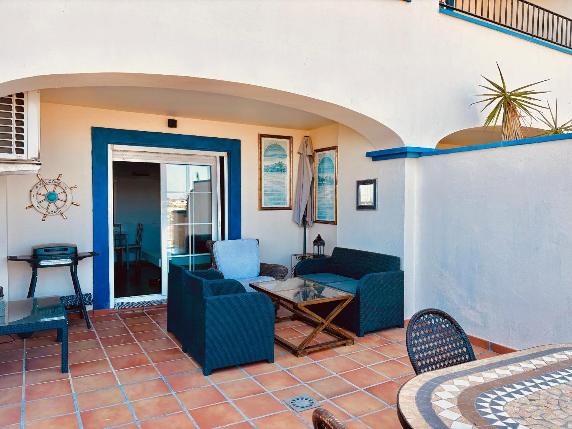Apartamento La Marina De *